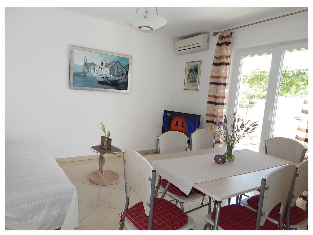 Apartments Nedjeljka Ražanj Стая снимка