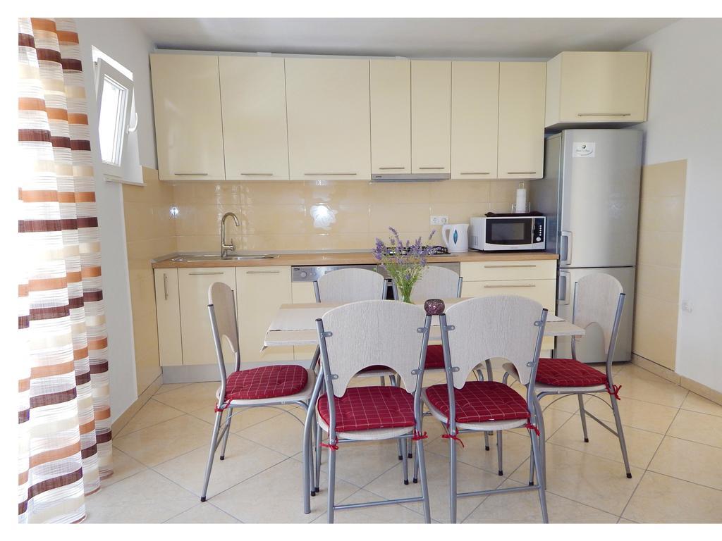 Apartments Nedjeljka Ražanj Стая снимка