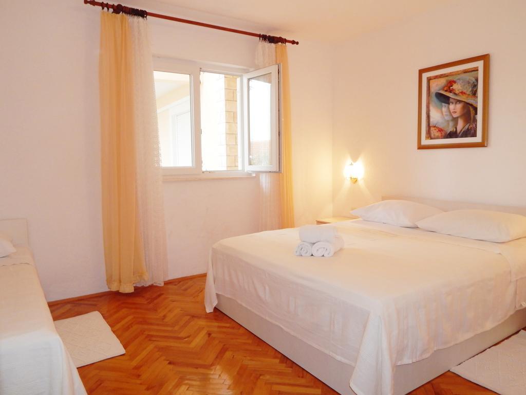 Apartments Nedjeljka Ražanj Стая снимка