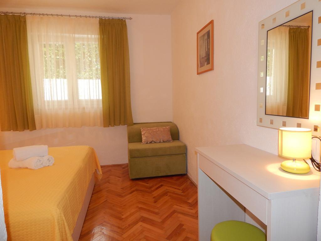 Apartments Nedjeljka Ražanj Стая снимка